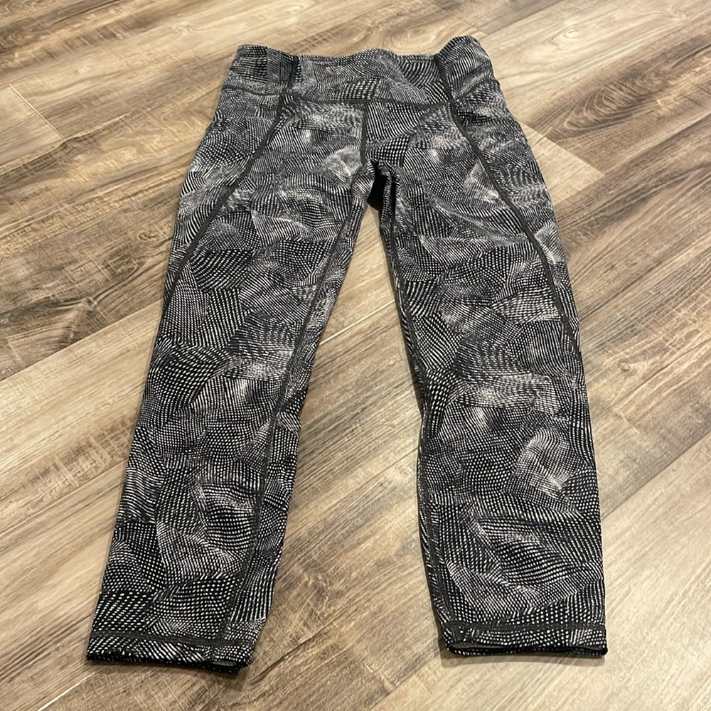 Lululemon size 6 leggings